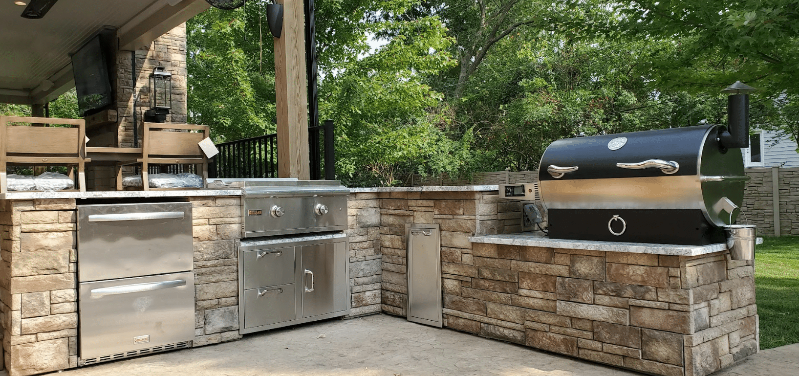 Outdoor Kitchens contractors for decks and patios in St Louis County MO